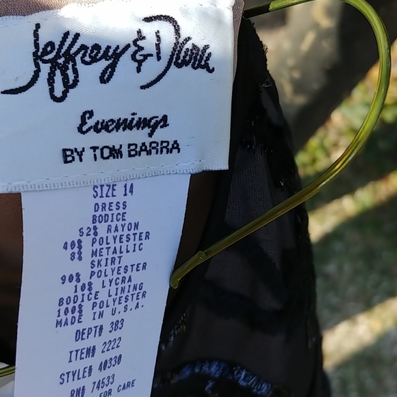 Sz 14 black evening gown - Picture 4 of 4